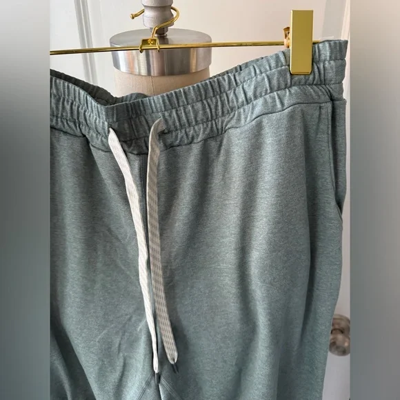 Vuori Women’s Performance Joggers - Picture 6 of 9